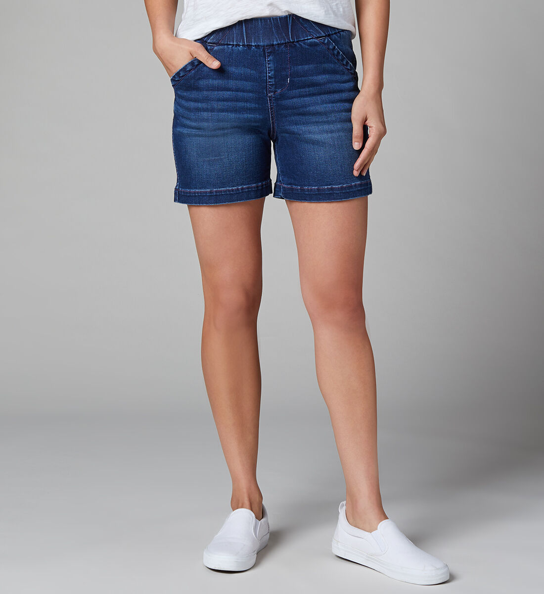 Gracie Mid Rise Pull-On Short Front